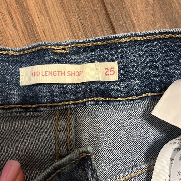 Levi Mid Length Shorts - Picture 3 of 4